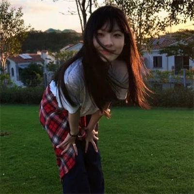 霓虹灯下的圣教士